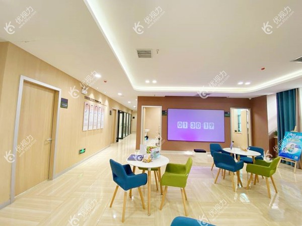<!--<i data=20240710-cj></i>-->眼科医院等候区域
