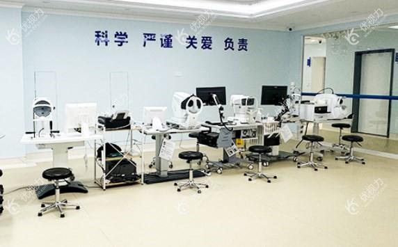 章丘双山麦迪格眼科检查室