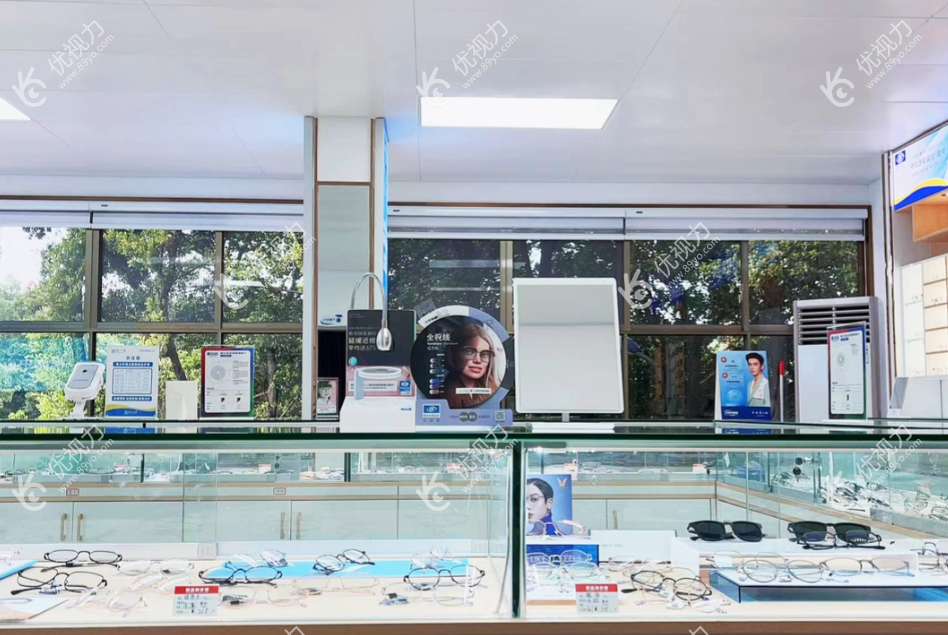 桂林克尼尔眼科展柜